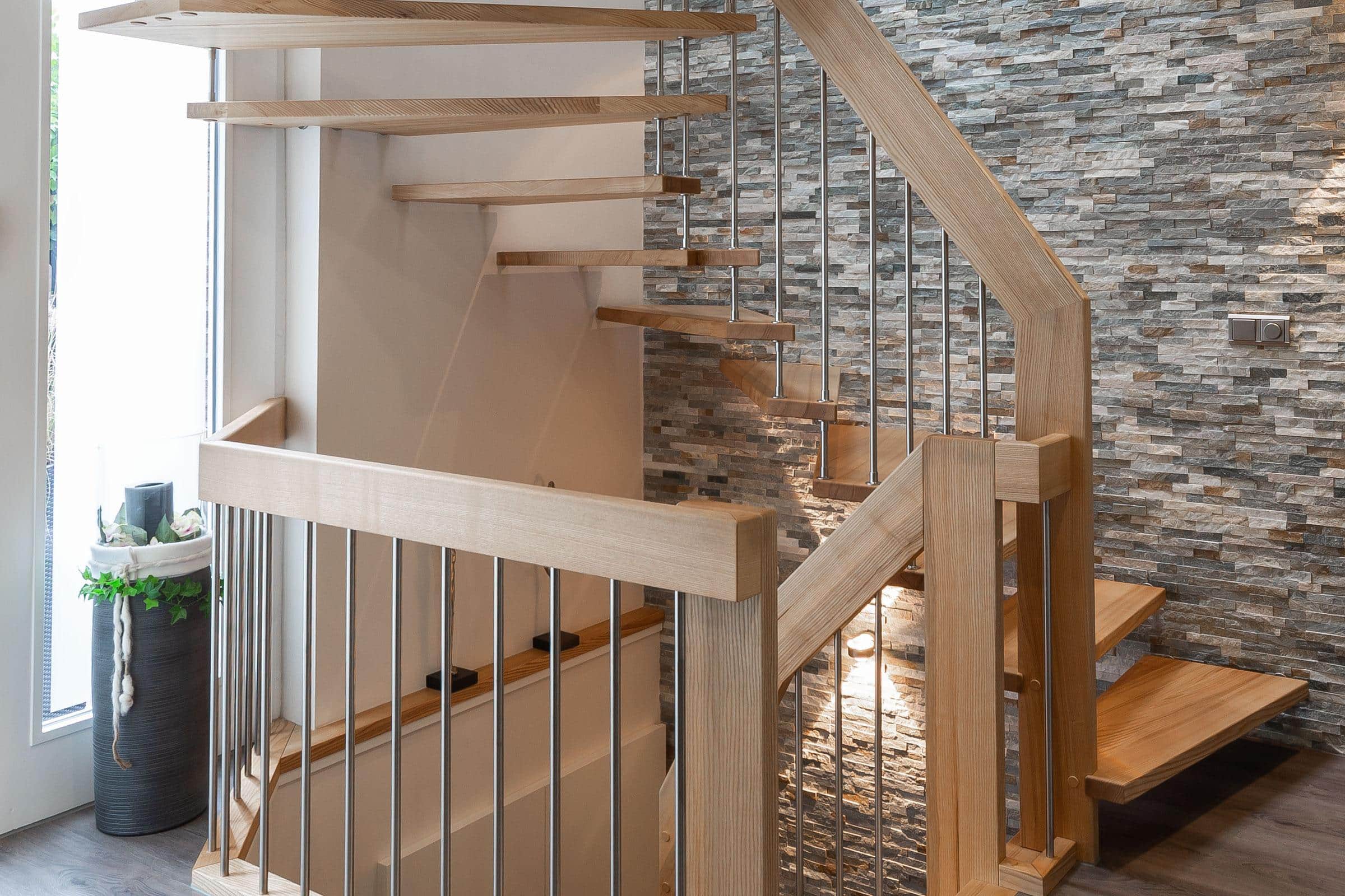 Geländertragende Systemtreppen